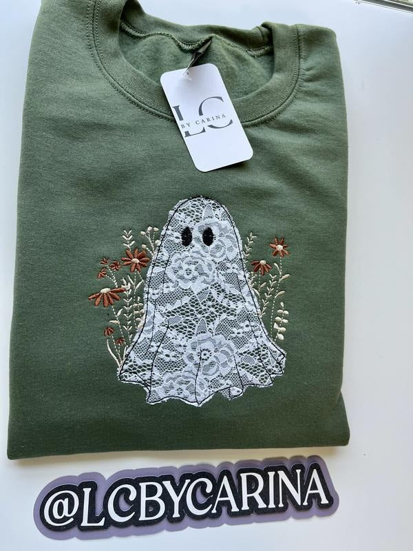 LCbyCarina Lace Ghost Applique Embroidered Sweatshirt Floral Ghost Sweatshirt Cute Halloween Sweatshirt Fall Cozy Ghost Sweater Spooky Season Crewneck
