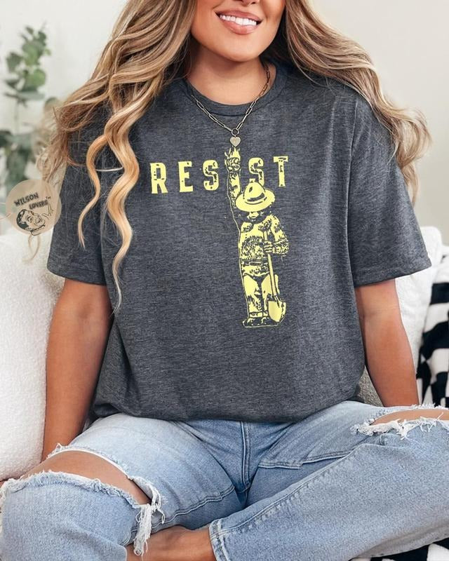 Resist Statue Tshirt Feminist Gift Protest And Resist Women Men T-Shirt, Feminist Gifts resist tee