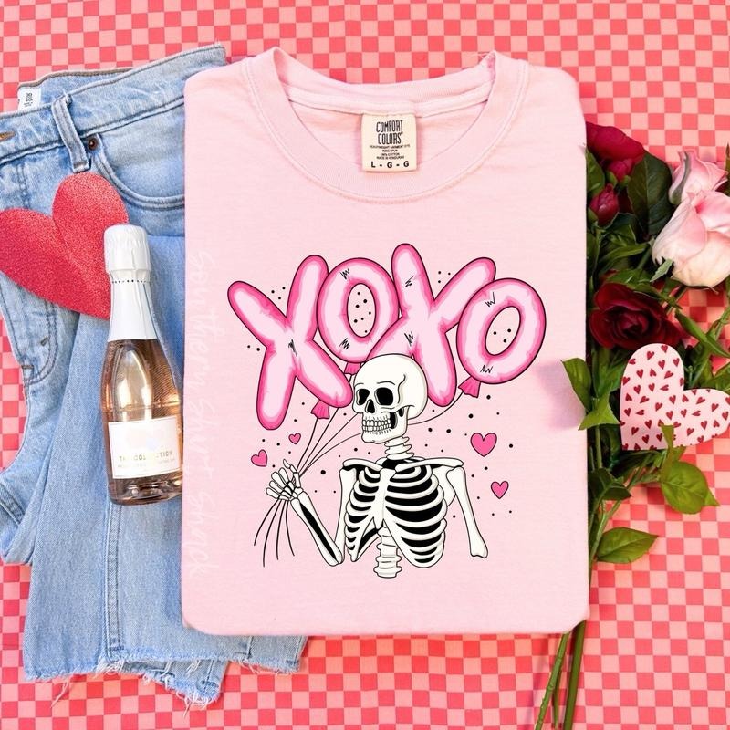Xoxo bubble balloon skelly | blossom comfort colors t shirt
