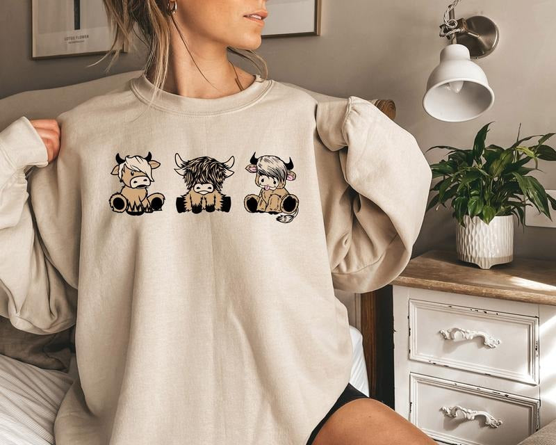 Highland Cow T Shirt Hoodie Sweater Cute Cow Sweatshirt Western Crewneck Highland Cow Shirt Cow Gifts Cow Shirt Highland Cow Crewneck